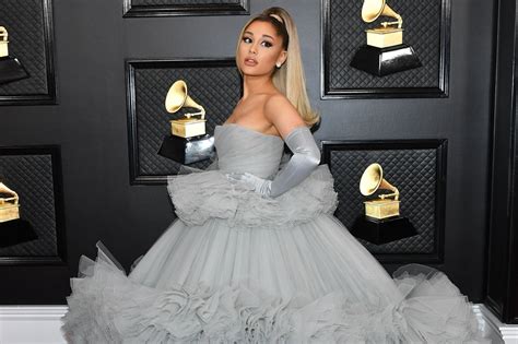 ariana grande nip slip|Ariana Grandes Grammys 2020 Wardrobe Malfunction Shows。